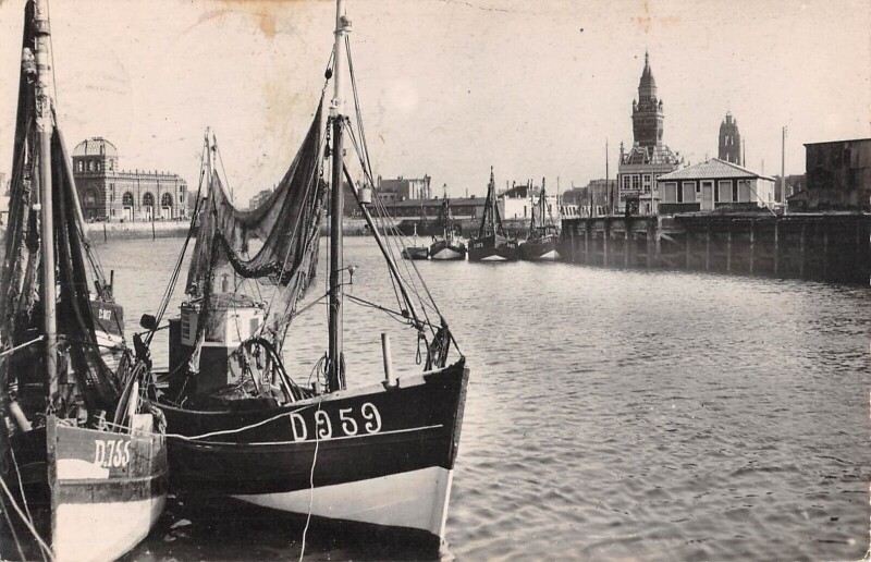 Carte postale ancienne Dunkerque Bassin Des Pecheurs à Dunkerque