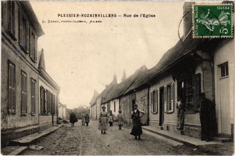 Carte postale ancienne Le Plessier-Rozainvillers Rue de l'Eglise au Plessier-Rozainvillers