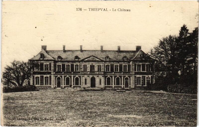 Carte postale ancienne Thiepval Le Chateau à Thiepval
