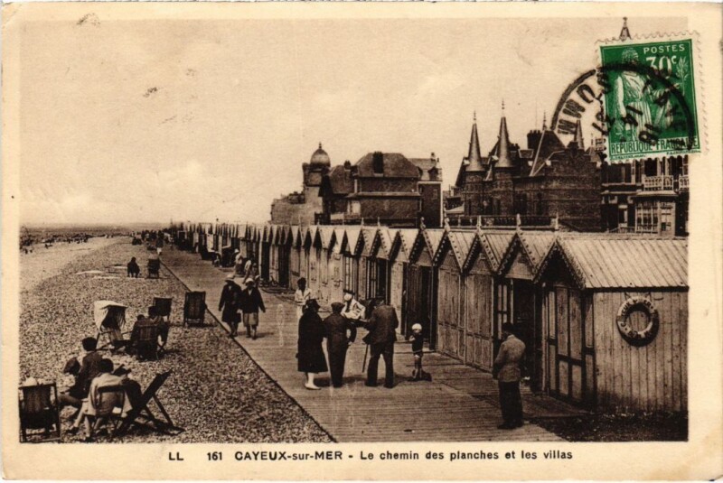 Carte postale ancienne Cayeux-sur-Mer Le Chemin des Planches et les Villas à Cayeux-sur-Mer