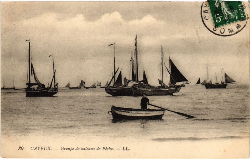 Carte postale ancienne Cayeux-sur-Mer Groupe de Bateaux de Peche à Cayeux-sur-Mer