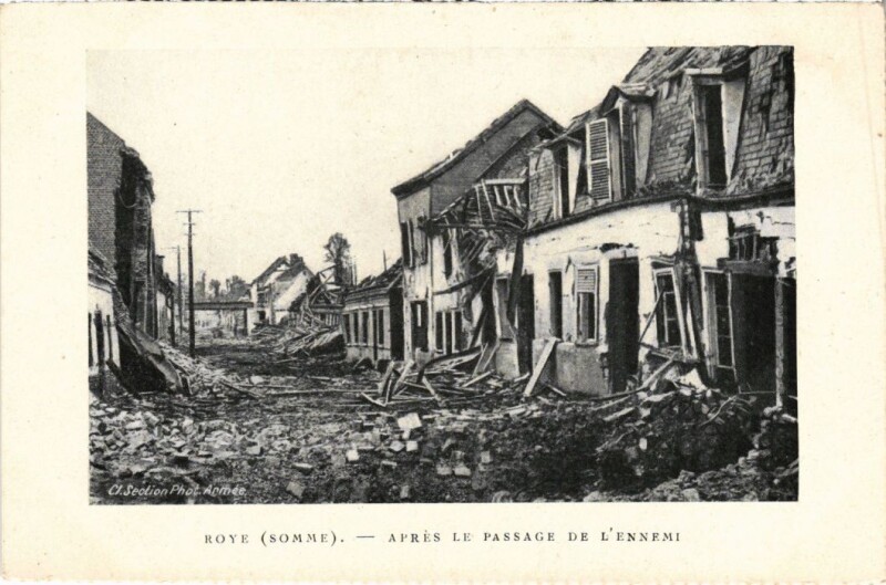 Carte postale ancienne Roye Apres le Passage de l'Ennemi
