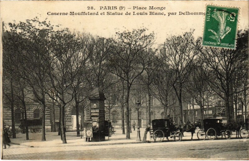 Carte postale ancienne Paris 5e Place Monge Caserne Mouffetard à Paris 5e