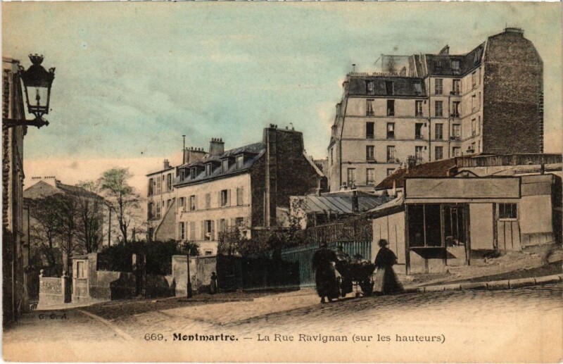 Carte postale ancienne Montmartre - La Rue Ravignan sur les hauteurs à Paris 18e