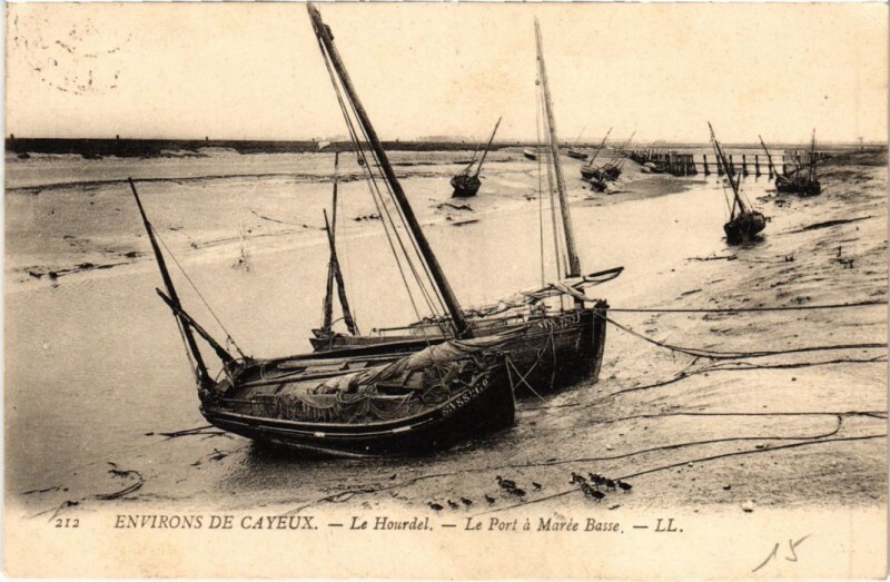 Carte postale ancienne Cayeux-sur-Mer Env. - Le Hourdel - Le Port a Maree Basse à Cayeux-sur-Mer