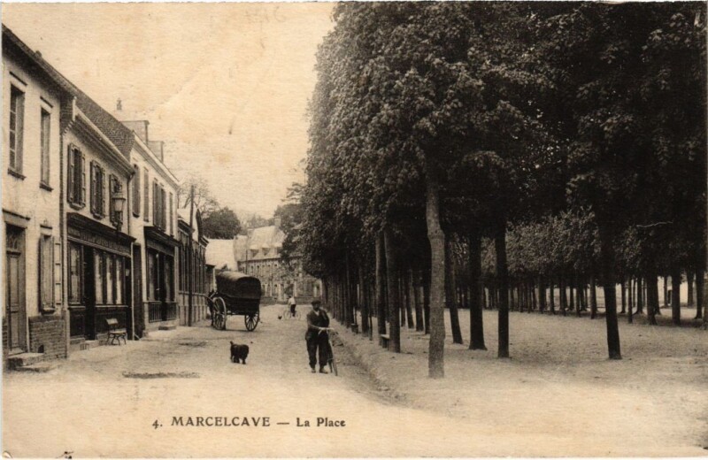 Carte postale ancienne Marcelcave La Place à Marcelcave