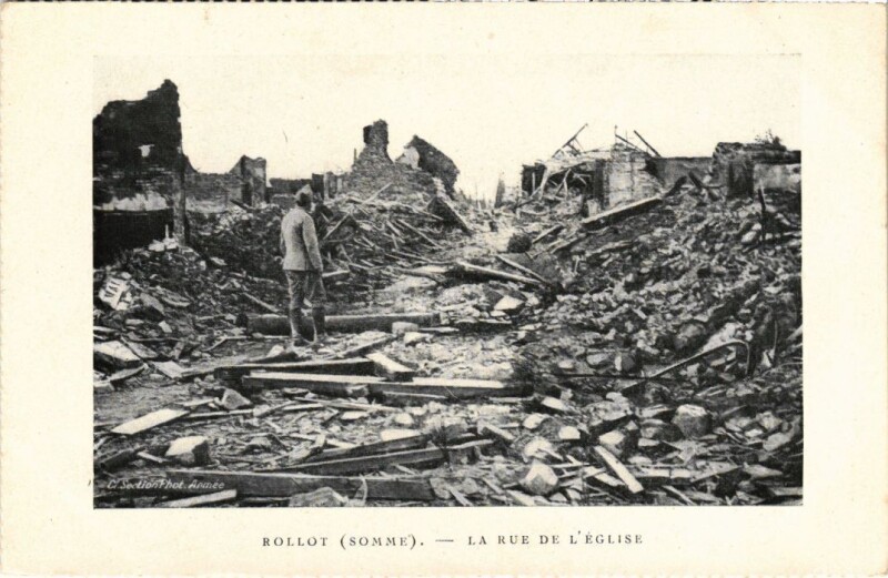 Carte postale ancienne Rollot La Rue de l'Eglise - Ruines à Rollot