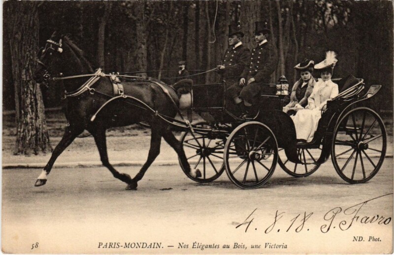 Carte postale ancienne Paris-Mondain - Nos Elégantes au Bois, une Victoria à Paris 16e