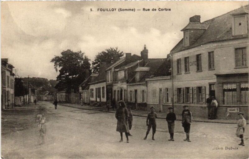 Carte postale ancienne Fouilloy Rue de Corbie à Corbie
