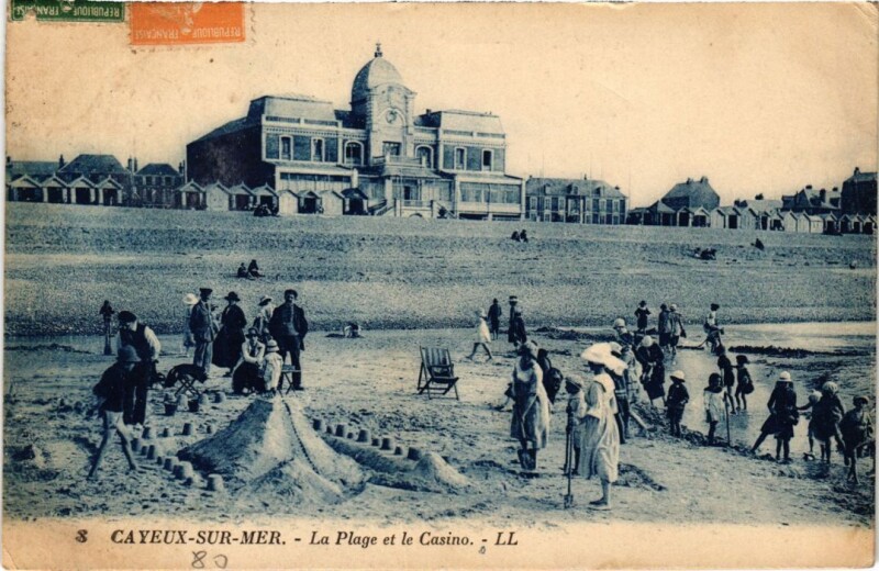 Carte postale ancienne Cayeux-sur-Mer La Plage et le Casino à Cayeux-sur-Mer