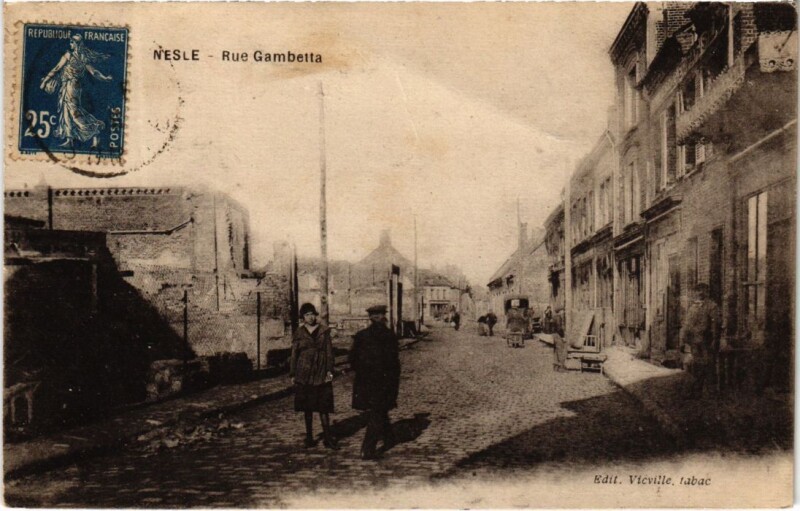 Carte postale ancienne Nesle Rue Gambetta à Nesle