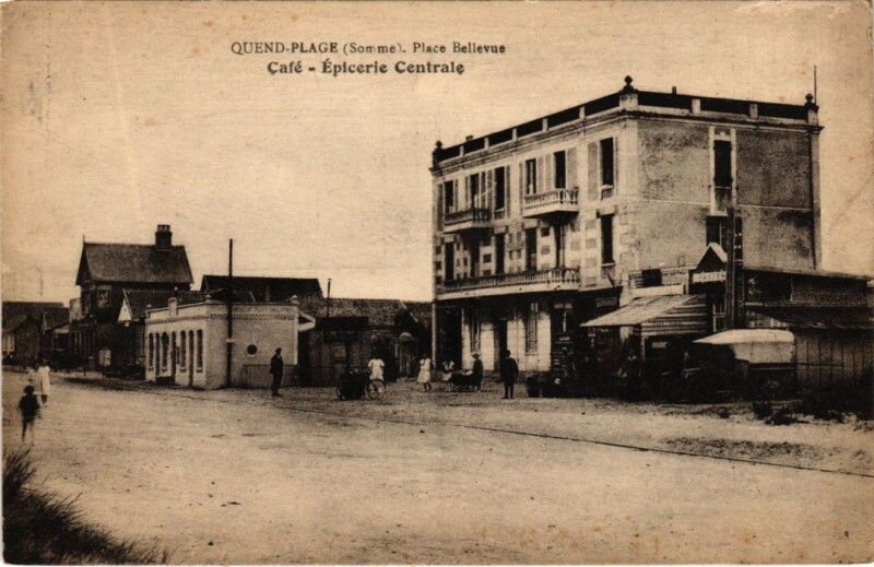 Carte postale ancienne Quend Quend-Plage - Place Bellevue - Cafe - Epicerie Centrale à Quend