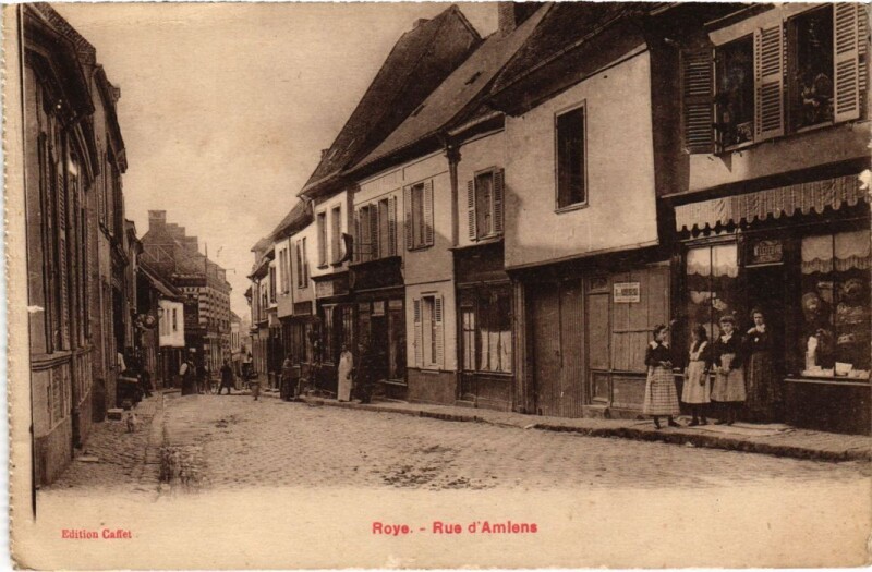 Carte postale ancienne Roye Rue d'Amiens à Amiens