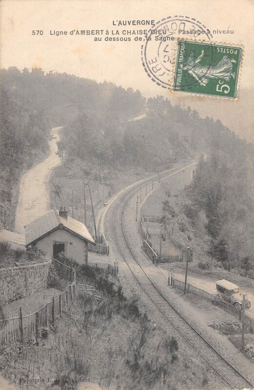 Carte postale ancienne Ligne D'Ambert A La Chaise Dieu Passage A Niveau Au Dessous De La Sagne à Ambert
