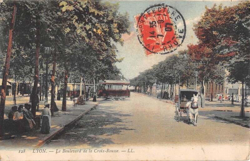 Carte postale ancienne Lyon Le Boulevard De La Croix Rousse