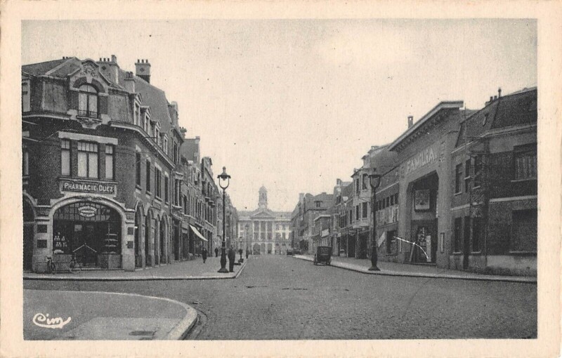 Carte postale ancienne Cambrai Avenue De La Victoire à Cambrai