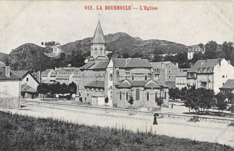 Carte postale ancienne La Bourboule Eglise à La Bourboule