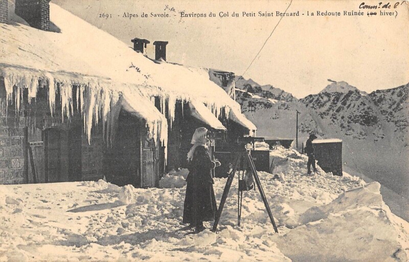 Carte postale ancienne Alpes De Savoie Env.du Col Du Petit Saint-Bernard La Redoute Ruinee En Hiver