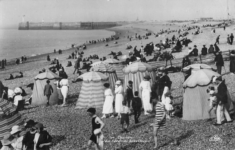 Carte postale ancienne Dieppe Vue Generale De La Plage à Dieppe