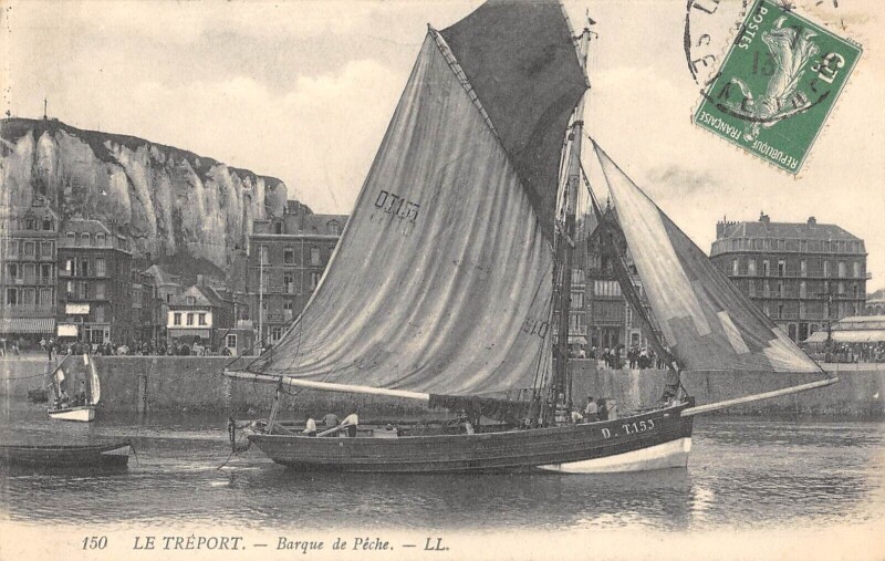 Carte postale ancienne Le Treport Barque De Peche