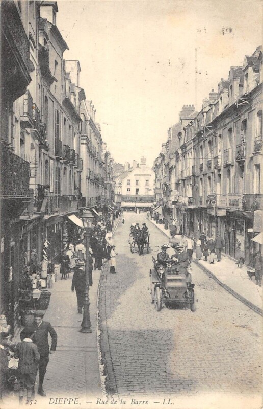 Carte postale ancienne Rouen Rue De La Barre à Rouen