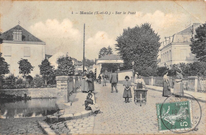 Carte postale ancienne Maule Sur Le Pont à Maule