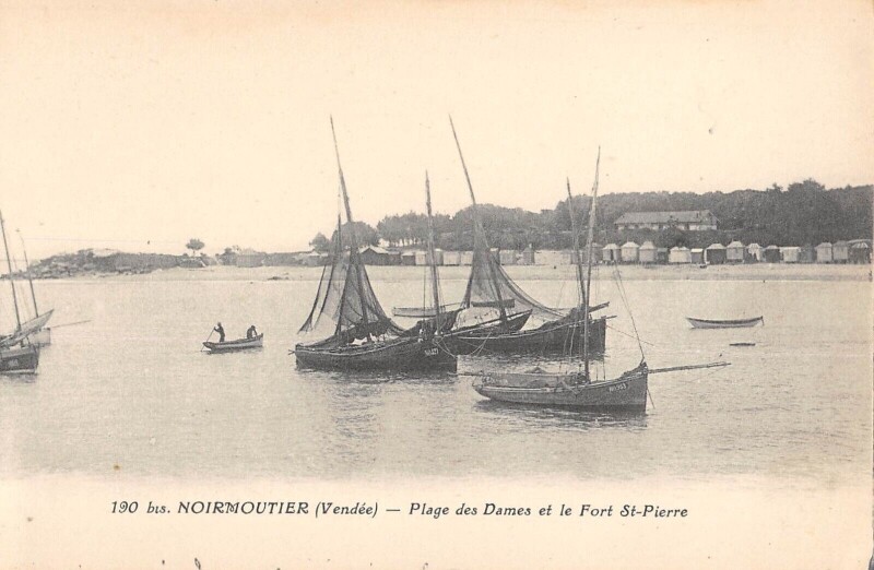 Carte postale ancienne Noirmoutier Plage Des Dames Et Le Fort Saint Pierre