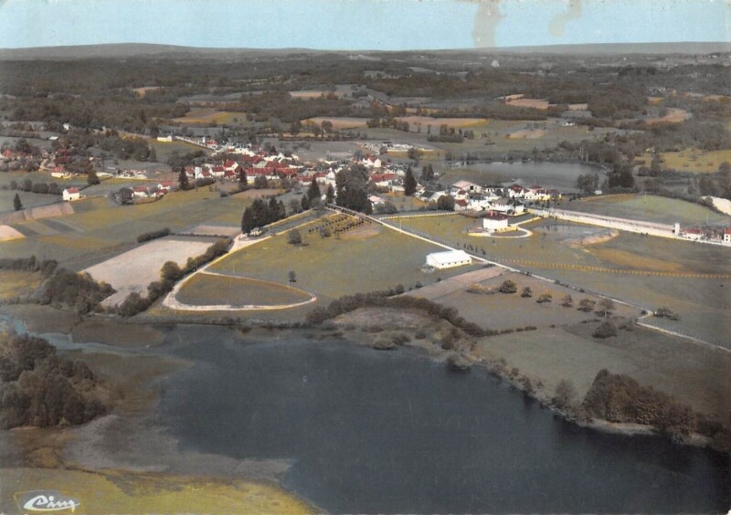 Carte postale ancienne Meuzac Vue Aerienne à Meuzac