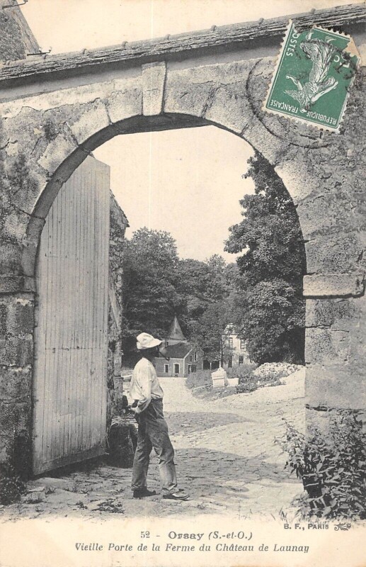 Carte postale ancienne Orsay Vieille Porte De La Ferme Du Chateau De Launay à Orsay