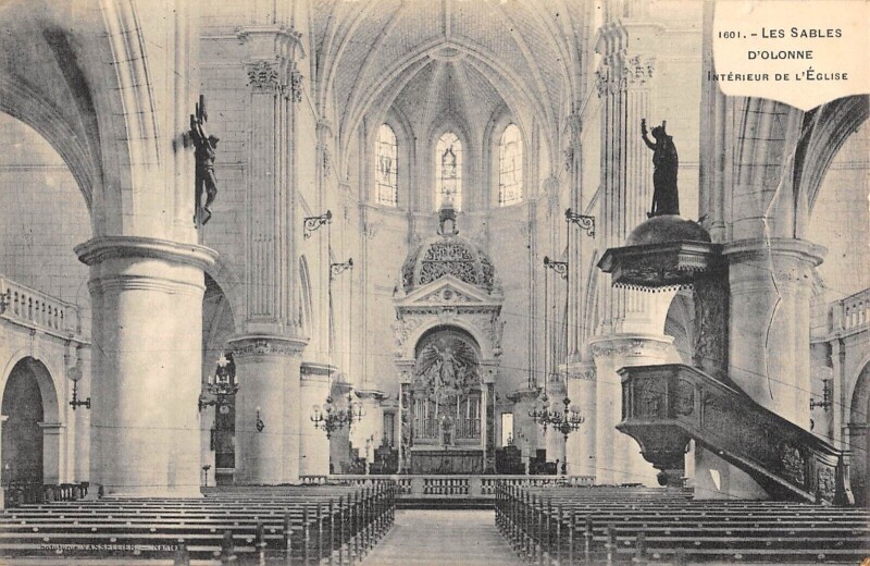 Carte postale ancienne Les Sables D'Olonne Interieur Eglise aux Sables-d'Olonne