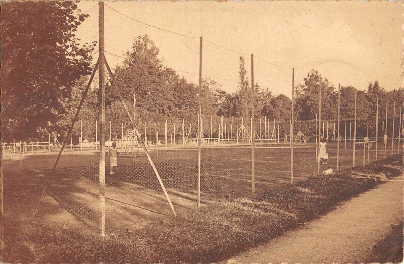 Carte postale ancienne Contrexeville Les Tennis