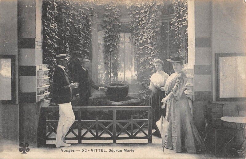 Carte postale ancienne Vittel Source Marie à Vittel