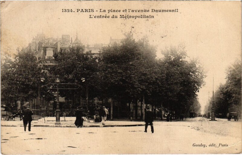 Carte postale ancienne Paris 12e Place Daumesnil Sortie du metropolitain ed. Gondry à Paris 12e