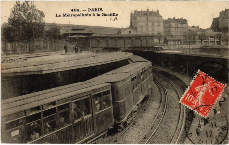 Carte postale ancienne Paris 11e Le Metropolitain a Bastille à Paris 11e