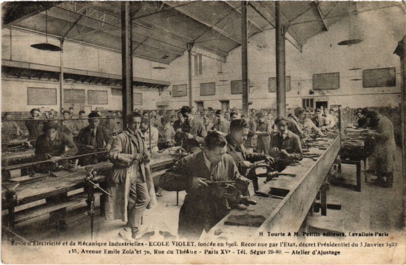 Carte postale ancienne Ecole d'Electricité et de Mécaniques Industrielles - Ecole Violet - Avenue Emile Zola et Rue du Théâtre - Atelier d'Ajustage à Paris 15e