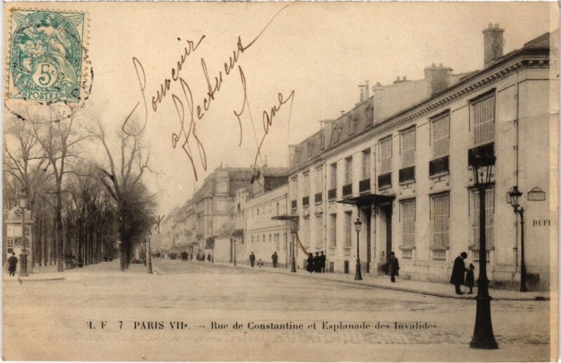 Carte postale ancienne Paris 7e Rue de Constantine Esplanade des invalides à Paris 7e