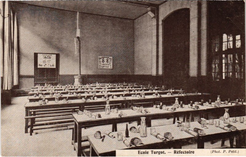 Carte postale ancienne Paris - Ecole Turgot - Réfectoire à Paris 3e