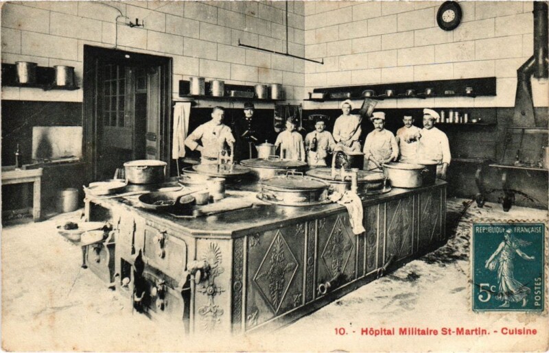 Carte postale ancienne Paris 10e Hopital Militaire Saint-Martin Cuisine à Paris 10e