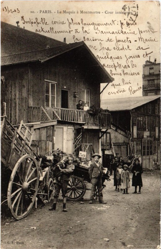 Carte postale ancienne Le Maquis à Montmartre - Cour intérieure à Paris 18e