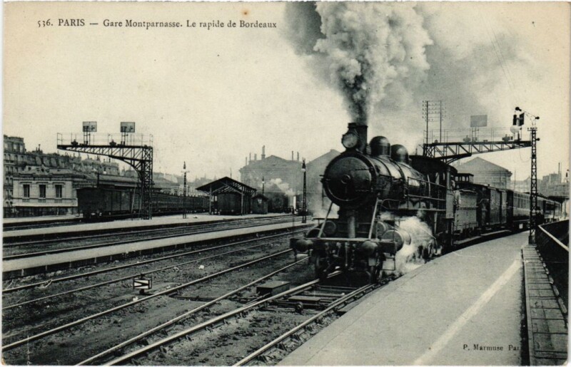 Carte postale ancienne Gare Montparnasse - Le rapide de Bordeaux à Paris 15e