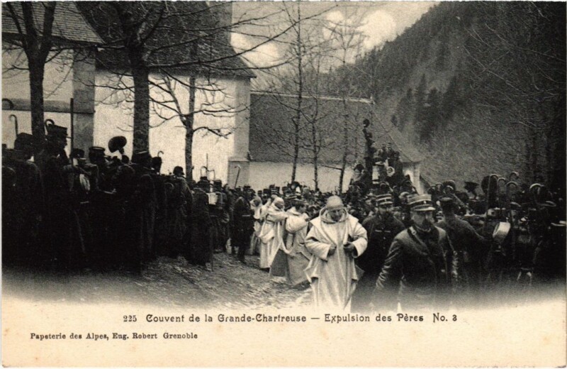 Carte postale ancienne Couvent de la Grande Chartreuse Expulsion des Peres 1903