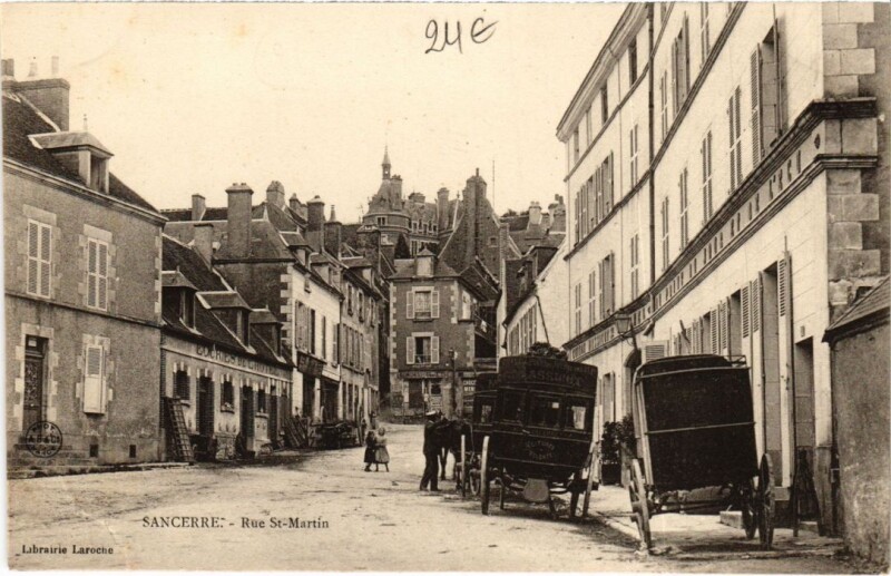 Carte postale ancienne Sancerre Rue Saint-martin à Sancerre