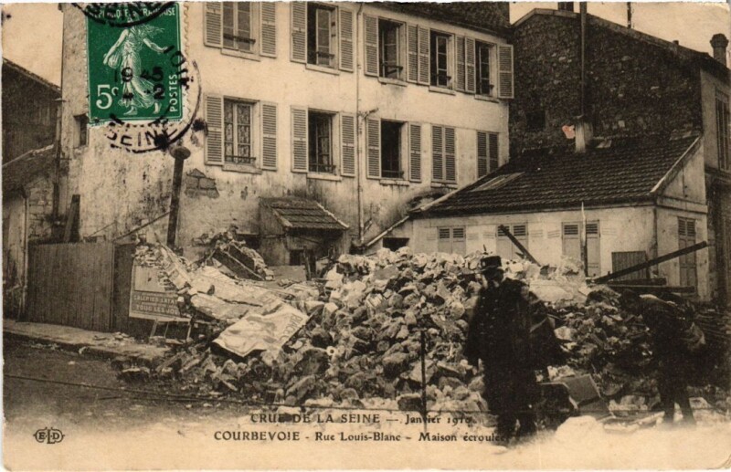 Carte postale ancienne Crue de la Seine courbevoie Rue Louis-Blanc à Courbevoie