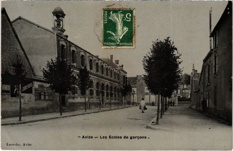 Carte postale ancienne Avize Les Ecoles de garcons à Avize
