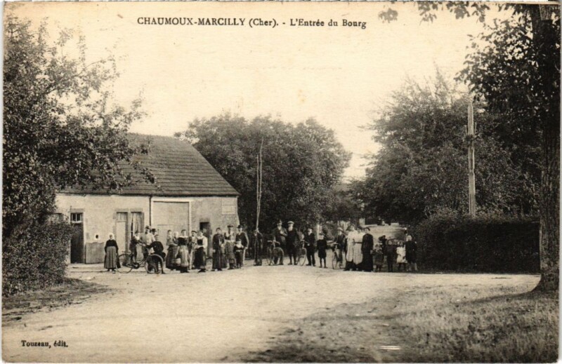 Carte postale ancienne Chaumoux-Marcilly Entree du Bourg à Chaumoux-Marcilly