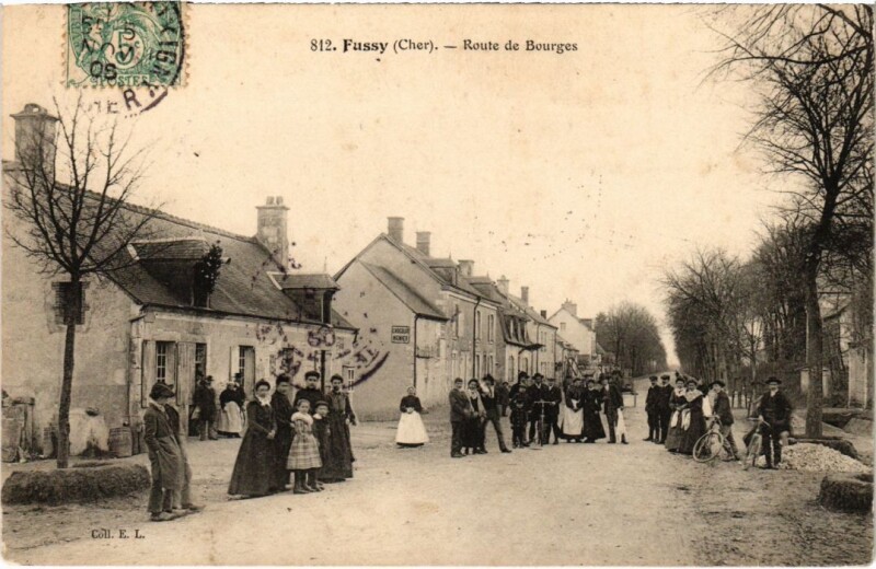 Carte postale ancienne Fussy Route de Bourges à Bourges