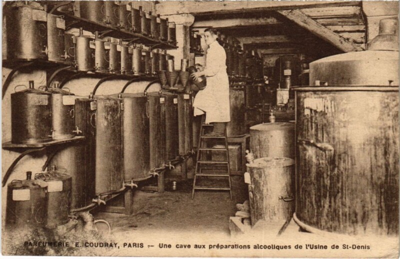 Carte postale ancienne Usine de Saint-Denis Parfumerie E. Coudray à Saint-Denis