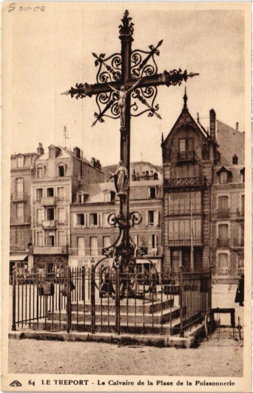 Carte postale ancienne Le Treport Le Calvaire de la Place de la Poissonnerie