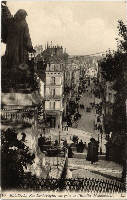 Carte postale ancienne Blois Rue Denis-Papin Escalier Monumentale à Blois