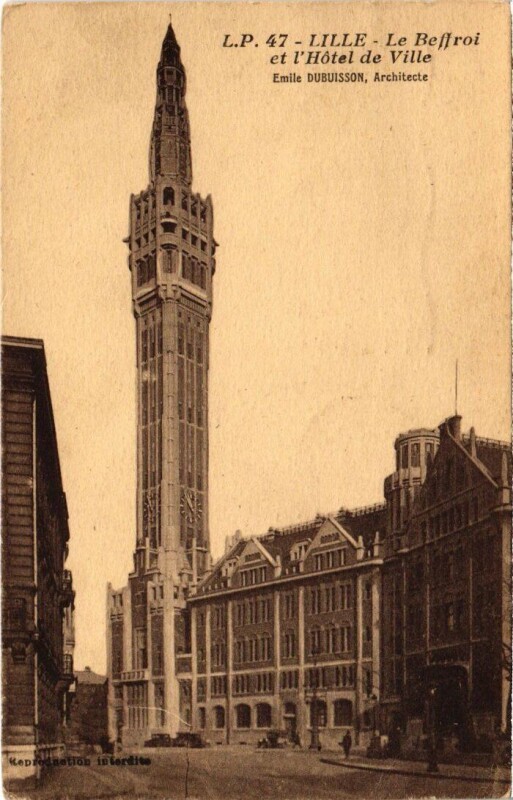 Carte postale ancienne LIlLE Le Beffroi et l'hotel de Ville à Lille